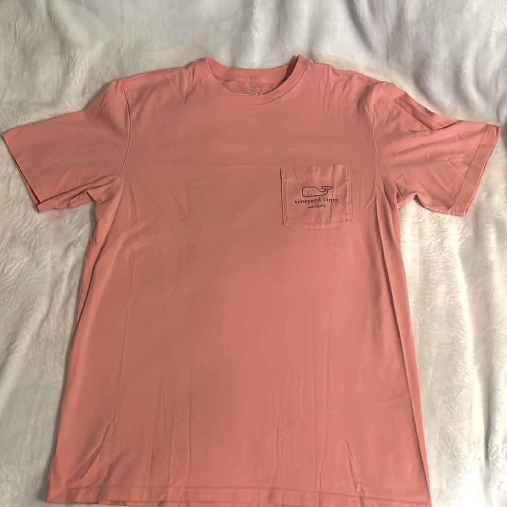Peach colored vineyard vines women’s T-shirt size small. Has big logo on back